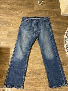Hollister men’s’ Jeans in Faded Blue Wash; size 32/30